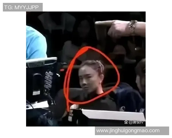 镜头捕捉：总决赛赛场小动作引发热议